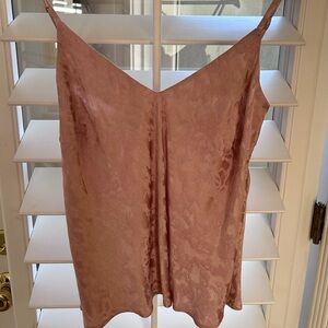 Pretty top with adjustable straps.